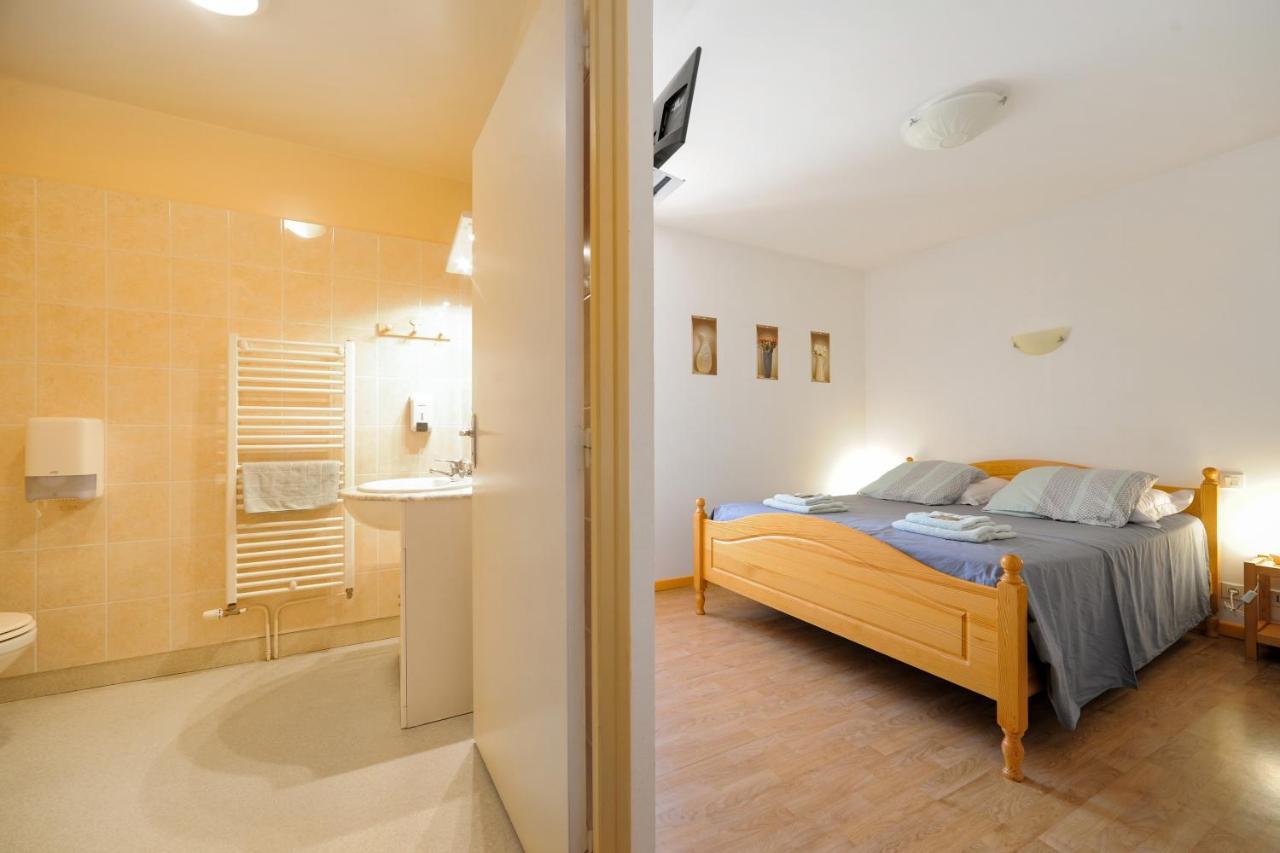 Chambres D'Hotes De L'Auberge L'Astrassadou Rézentières Εξωτερικό φωτογραφία